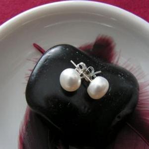 White Freshwater Pearl Sterling Silver Stud..
