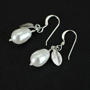 Bridal Earrings, Tiny Leaf Silver Plated Earrings..