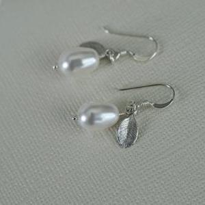 Bridal Earrings, Tiny Leaf Silver Plated Earrings..