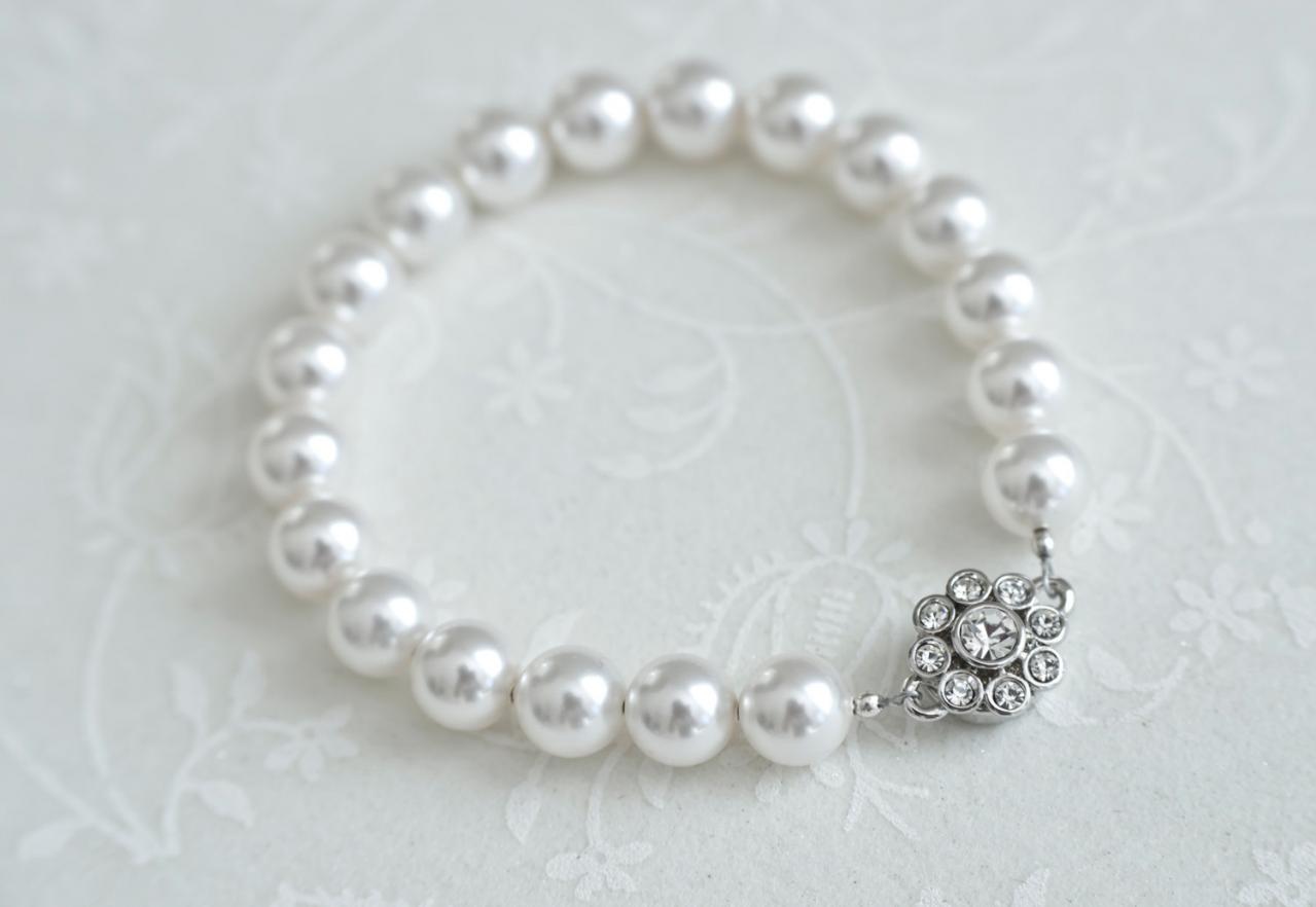 Bridal Pearl Bracelet, Bridal Bracelet, Classic Bridal Pearl Bracelet, White Swarovski Pearls And Flower Shaped Magnetique Clasp Bracelet