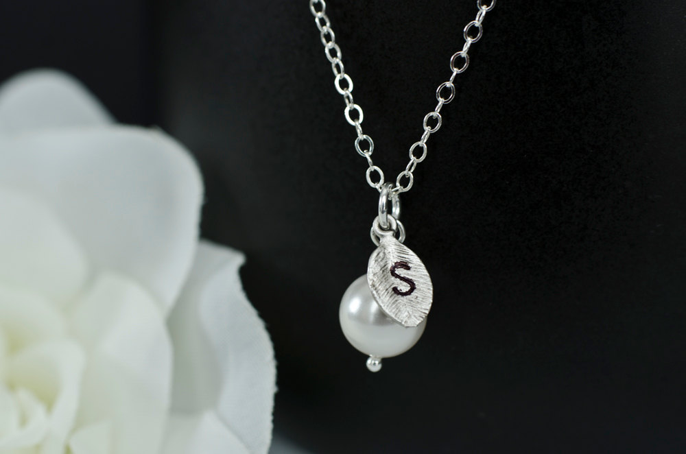 Initial Necklace Swarovski Pearl And Leaf Charm, Bridal Jewelry, Bridesmaids Gifts, Party Favor